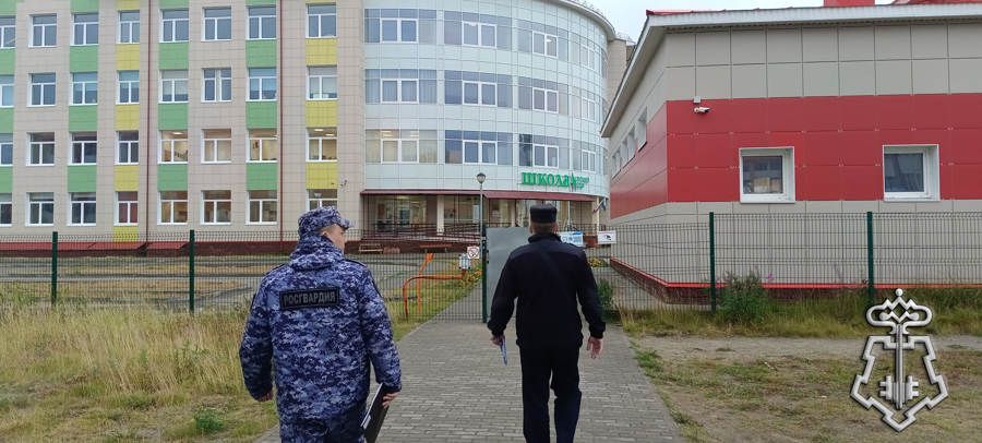 Росгвардия проверяет безопасность школ НАО перед началом нового учебного года