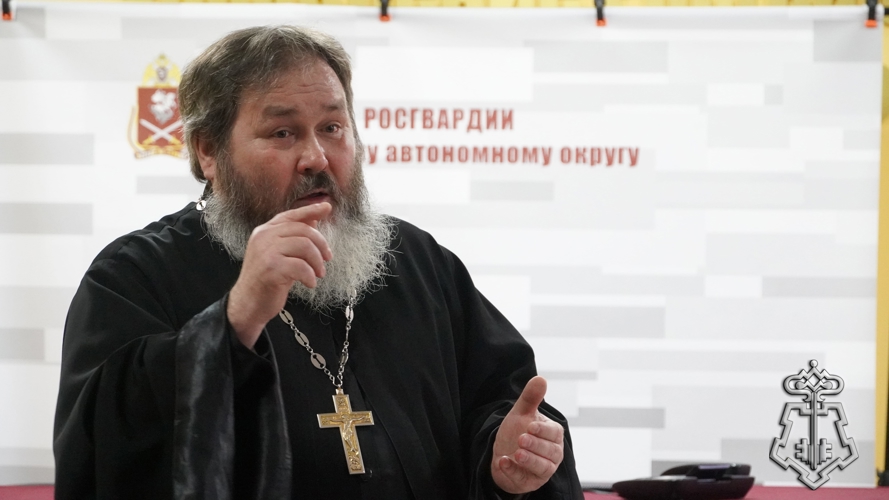 Священники Нарьян-Марской епархии РПЦ рассказали сотрудникам ОВО Росгвардии о духовных основах службы