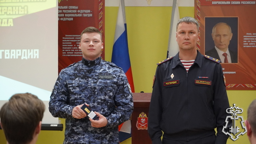 В Нарьян-Маре сотрудников вневедомственной охраны Росгвардии наградили за отличие в службе