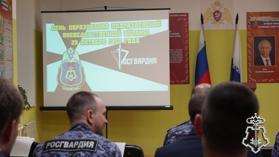 В Нарьян-Маре сотрудников вневедомственной охраны Росгвардии наградили за отличие в службе