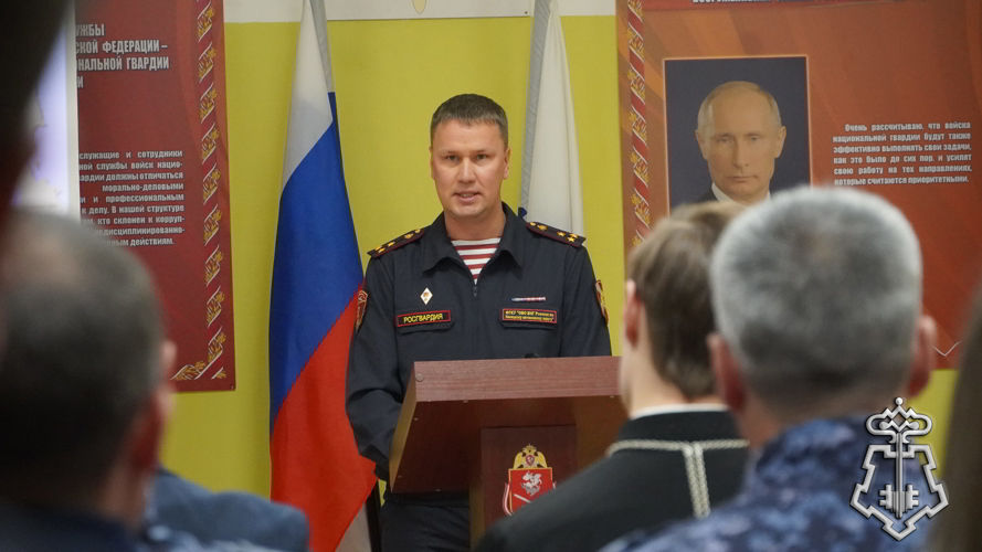 В Нарьян-Маре сотрудников вневедомственной охраны Росгвардии наградили за отличие в службе