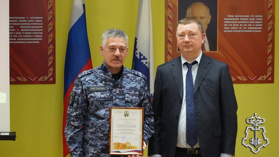 В Нарьян-Маре сотрудников вневедомственной охраны Росгвардии наградили за отличие в службе