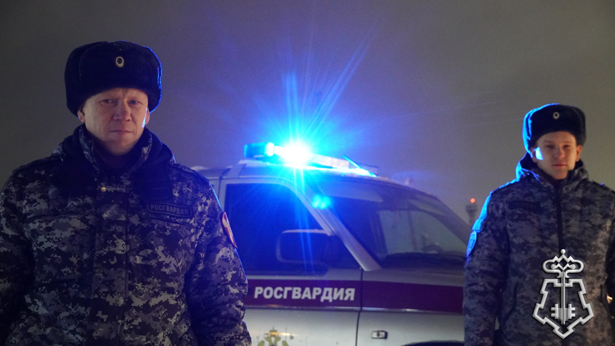 В Нарьян-Маре экипаж вневедомственной охраны Росгвардии уберёг нетрезвого прохожего от переохлаждения