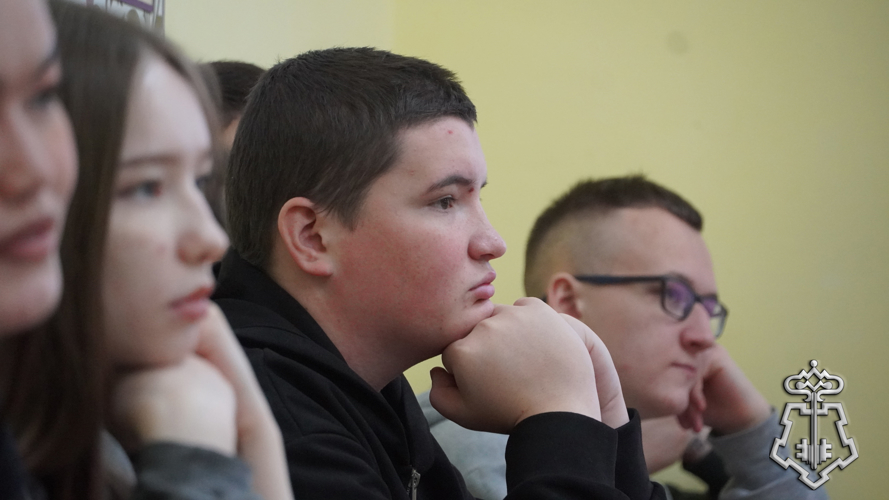 Представитель вневедомственной охраны Росгвардии принял участие в интерактивных занятиях ко Дню призывник