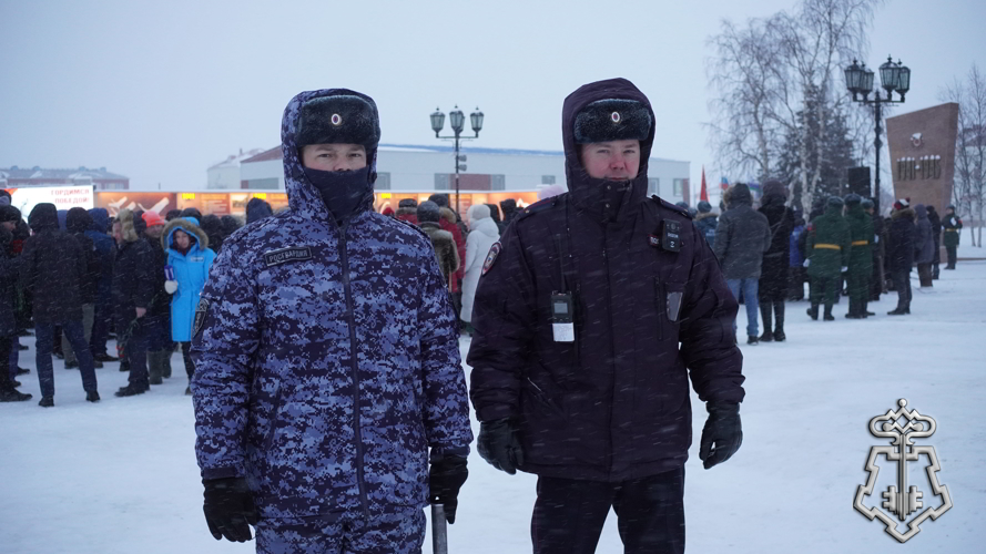 Росгвардия и полиция обеспечили безопасность более 600 участников празднования Дня Героев Отечества в НАО