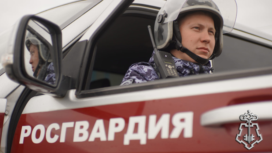 В Нарьян-Маре росгвардейцы оказали первую помощь посетителю развлекательного заведения