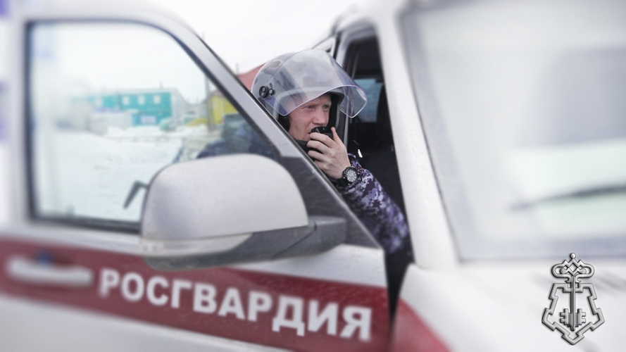 В Нарьян-Маре росгвардейцы помогли вызволить пятерых школьников из застрявшего лифта