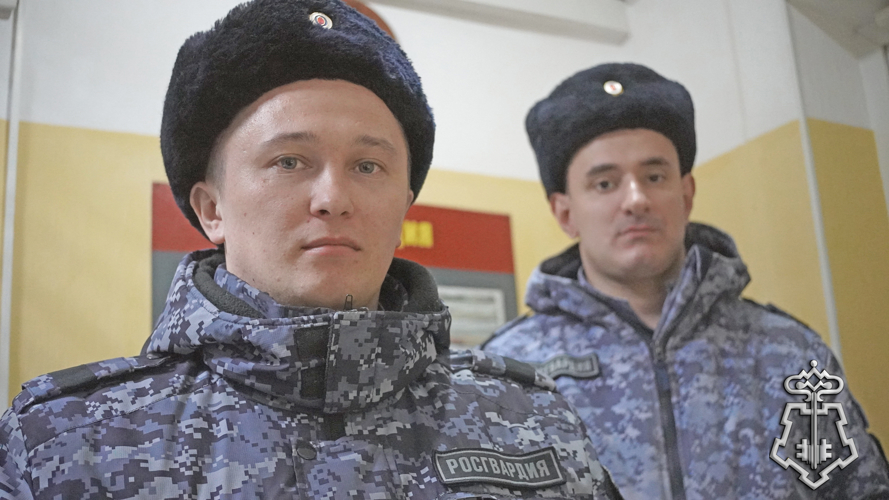 В Ненецком автономном округе росгвардейцы оказали помощь людям во время возгорания автомобиля