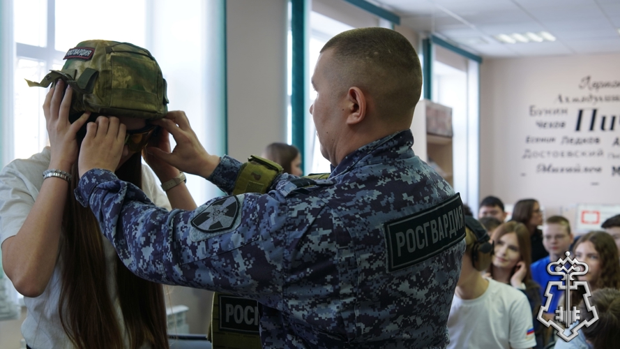 Росгвардия: Школьникам и студентам Нарьян-Мара рассказали о профессии защитника Отечества