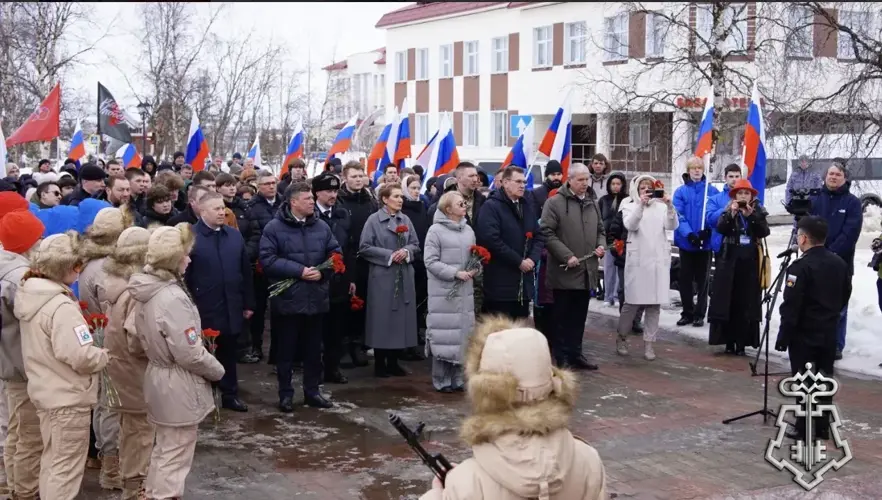 В НАРЬЯН-МАРЕ РОСГВАРДИЯ И ПОЛИЦИЯ ОБЕСПЕЧИЛИ БЕЗОПАСНОСТЬ БОЛЕЕ 300 УЧАСТНИКОВ ШЕСТВИЯ В ПОДДЕРЖКУ БОЙЦОВ СВО 