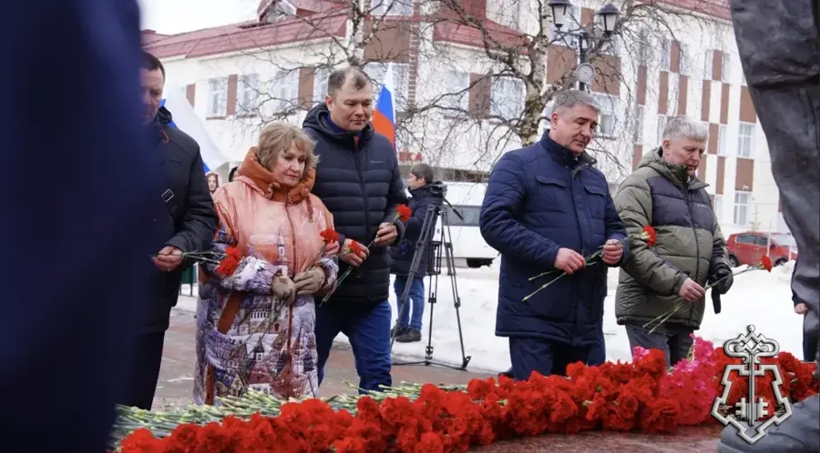 В НАРЬЯН-МАРЕ РОСГВАРДИЯ И ПОЛИЦИЯ ОБЕСПЕЧИЛИ БЕЗОПАСНОСТЬ БОЛЕЕ 300 УЧАСТНИКОВ ШЕСТВИЯ В ПОДДЕРЖКУ БОЙЦОВ СВО 