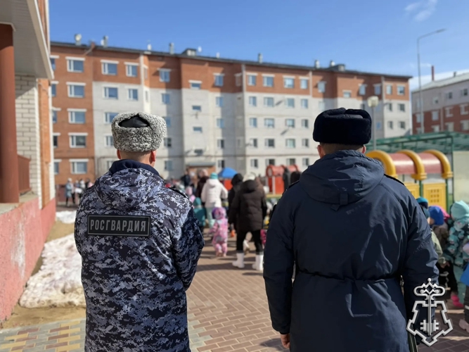РОСГВАРДИЯ ПРИНЯЛА УЧАСТИЕ В АНТИТЕРРОРИСТИЧЕСКОМ УЧЕНИИ В ШКОЛАХ НАРЬЯН-МАРА
