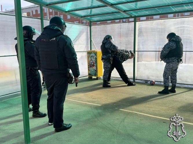 РОСГВАРДИЯ ПРИНЯЛА УЧАСТИЕ В АНТИТЕРРОРИСТИЧЕСКОМ УЧЕНИИ В ШКОЛАХ НАРЬЯН-МАРА