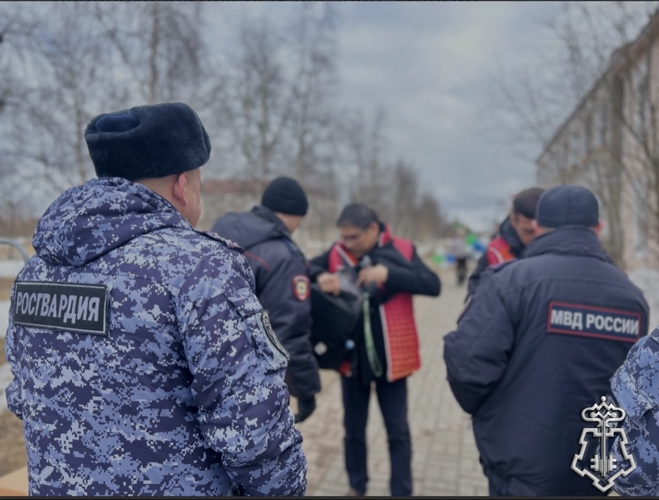 БЕЗОПАСНОСТЬ БОЛЕЕ 6000 УЧАСТНИКОВ ПЕРВОМАЙСКОГО ШЕСТВИЯ В НАРЬЯН-МАРЕ ОБЕСПЕЧИЛИ РОСГВАРДИЯ И ПОЛИЦИЯ 