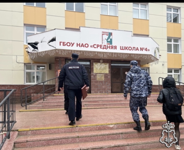 В НАРЬЯН-МАРЕ И ПОСЕЛКЕ ИСКАТЕЛЕЙ СОТРУДНИКИ РОСГВАРДИИ СОВМЕСТНО С ПОЛИЦИЕЙ ОБЕСПЕЧИЛИ ПОРЯДОК НА ПРАЗДНИКЕ «ПОСЛЕДНИЙ ЗВОНОК»