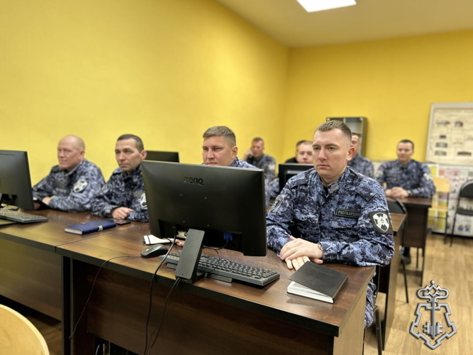 Сотрудники и военнослужащие Управления Росгвардии по НАО прошли обучение по оказанию первой помощи